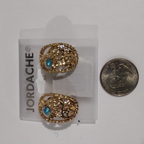 ✨ Regal Filigree Radiance: Jordache Gold-Tone Clip-On Earrings Sapphire Crystal - Picture 10 of 10